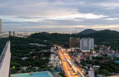 Tha Thaewawong Apartment | 360 Seaview 2BR 22F Sriracha Beach by น้องมังคุด