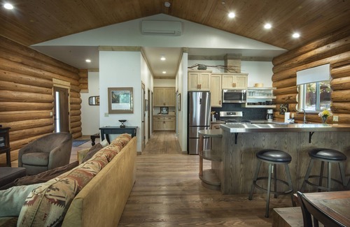 North Wawona Cabin | (38) The Mini Cabin at The Redwoods In Yosemite