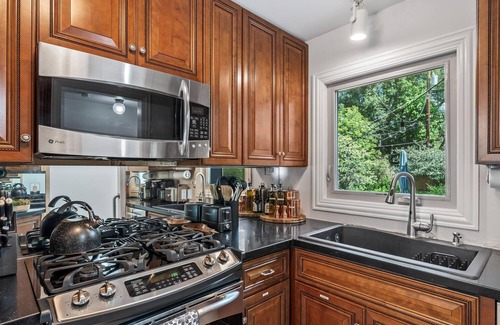 St. Louis Park House | 3bdr home, super-clean, cozy backyard, by Westends