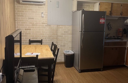 Burnside Cottage | 3BR 1BA cozy cottage with full kitchen, seasonal lake view, minutes to LCRH