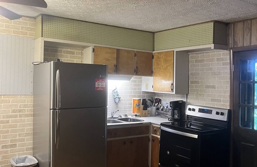 Burnside Cottage | 3BR 1BA cozy cottage with full kitchen, seasonal lake view, minutes to LCRH