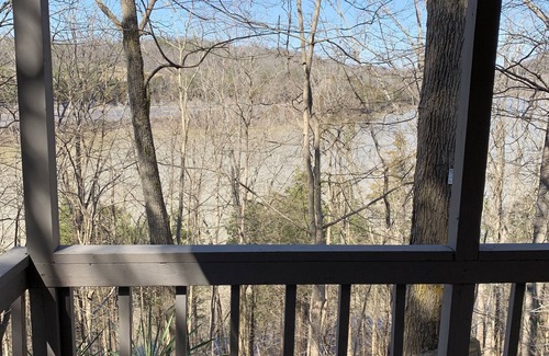 Burnside Cottage | 3BR 1BA cozy cottage with full kitchen, seasonal lake view, minutes to LCRH