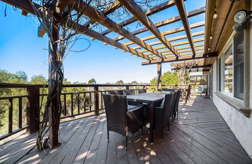 Lincoln Acres House | 3BR | Canyon Views, Deck, Fast Wi-Fi, Smart TVs