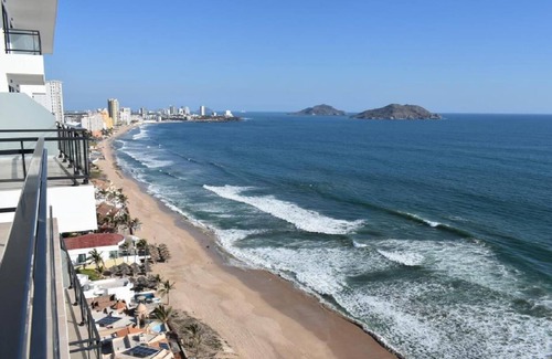 Mazatlan Apartment | 3BR condo, right on the beach, fully equipped, beach cccess.
