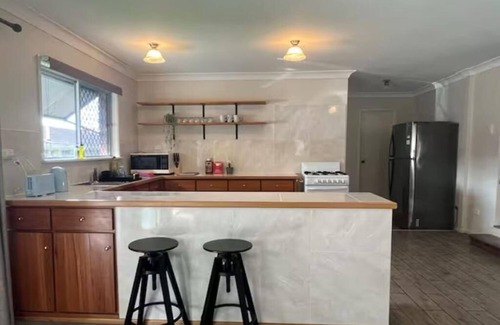 Slacks Creek House | 3BR Cottage Home w/Ample Parking