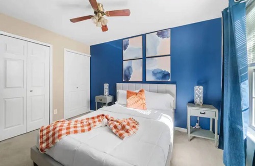 St. Charles House | 3BR Family Haven: Spacious Townhome | Free Parking