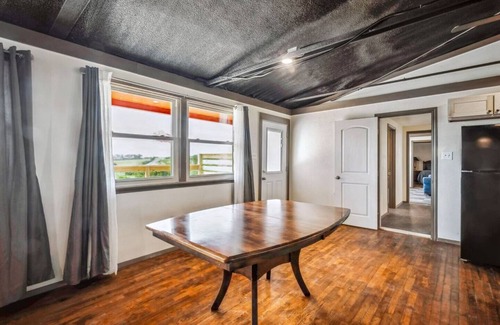 Paluxy Cabin | 3BR Hilltop Cabin Quiet Near Stephenville