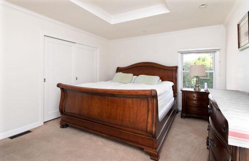 West Menlo Park House | 3BR Home Near Stanford Great Back Yard King Bed