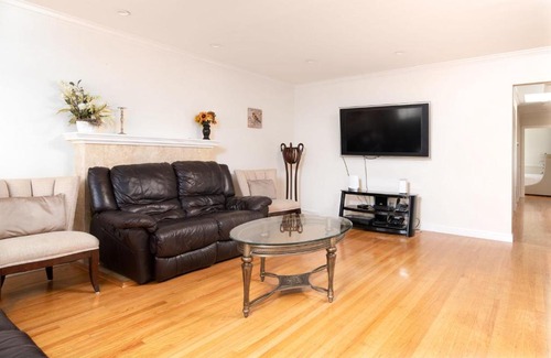 West Menlo Park House | 3BR Home Near Stanford Great Back Yard King Bed