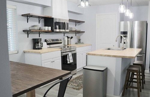 Palmer House | 3BR Home Sleeping 6 Near Downtown Palmer With Mountain Views