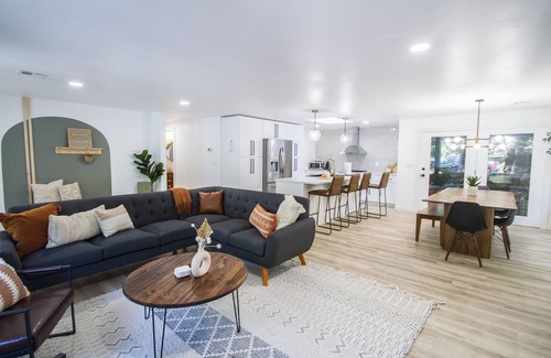 Eugene House | 3BR Renovated pet friendly home in woods near UO campus, Spencers butte & Trails