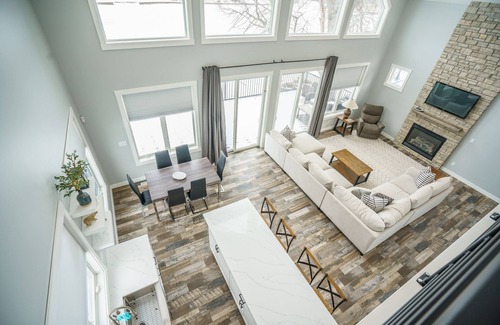 Waterloo House | 3BR River Front with inviting views