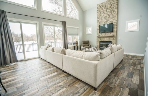 Waterloo House | 3BR River Front with inviting views