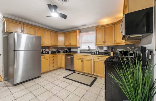 Tinley Park House | 3BR Tranquil Home in Tinley Park