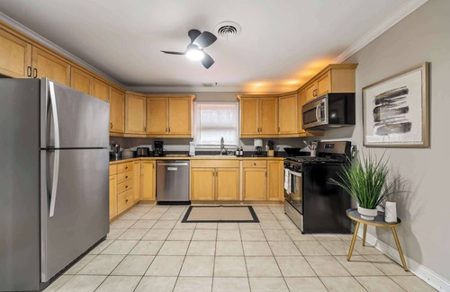 Tinley Park House | 3BR Tranquil Home in Tinley Park