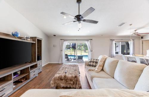 Wesley Chapel South House | 3BR Wesley Chapel Retreat with Private Pool - Pet-Friendly - Spacious Parking