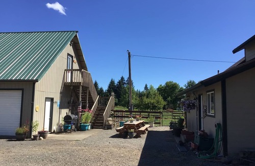 Toledo Apartment | 3G Farms studio Gateway to Mount St. Helens & Cowlitz River