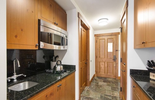 Stowe Area Apartment | 3rd Floor Studio @ The Lodge at Spruce Peak