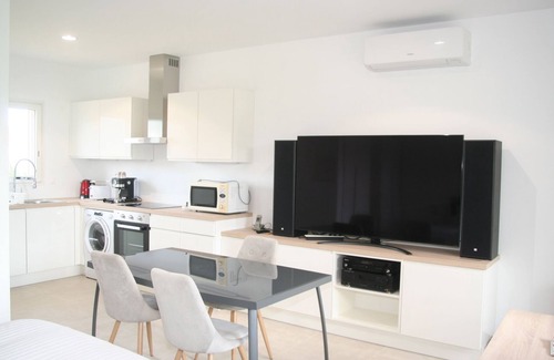 Los Masos Apartment | 4* air-conditioned gîte with direct view of Canigou, VTC and cab on site, EV charger