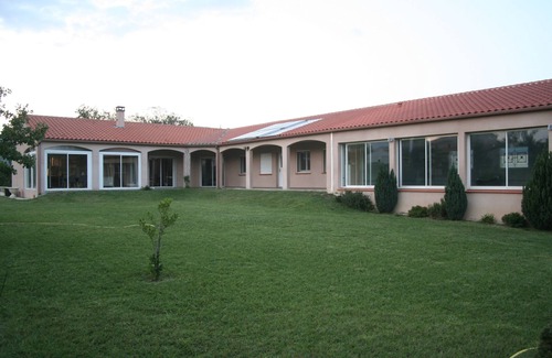 Los Masos Apartment | 4* air-conditioned gîte with direct view of Canigou, VTC and cab on site, EV charger