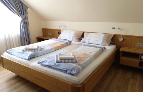 Kaimt Bed & Breakfast | 4-bed apartment, round tower - Schier, Appart-Pension