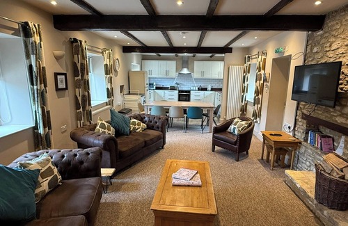 Shoscombe House | 4 Bed - Historic Inn & Cider Pub - Free Parking