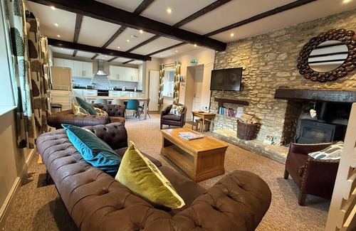 Shoscombe House | 4 Bed - Historic Inn & Cider Pub - Free Parking