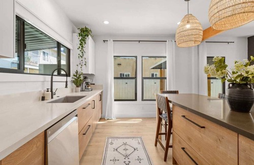 Normal Heights House | 4 Bed-Hot Tub-Fire Pit-Lush Backyard