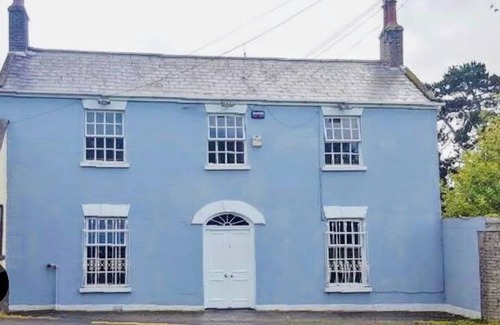 Cut Bush House | 4-Bed House in Kildare, Sleeps 8 with Parking