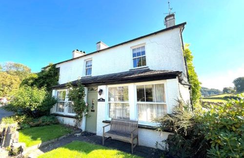 Near Sawrey House | 4 Bed in Sawrey LCC33