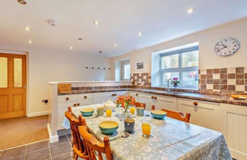 Wearhead House | 4 Bed in Wearhead 93527