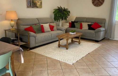 Saint-Quentin-des-Pres Apartment | 4-bedroom apartment in the countryside between Beauvais (25kms) and Rouen (50kms)