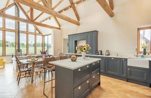 Muchelney Cottage | 4 bedroom accommodation in Middlezoy, near Bridgwater