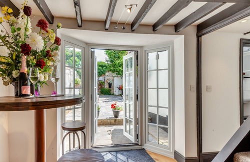 Roydon Cottage | 4 bedroom accommodation in Roydon, near Harlow