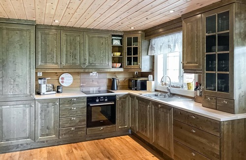 Eid House | 4 bedroom awesome home in Nordfjordeid