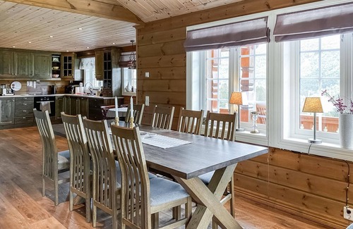 Eid House | 4 bedroom awesome home in Nordfjordeid