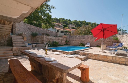 Pucisca House | 4 bedroom beautiful home in Pucisca