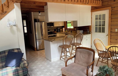 Londonderry Cabin | 4-bedroom cabin near skiing in charming Peru