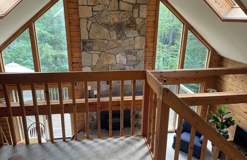 Londonderry Cabin | 4-bedroom cabin near skiing in charming Peru