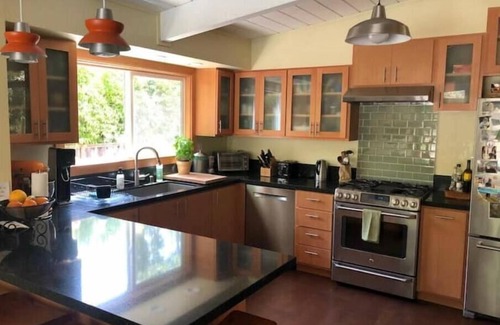 Lucas Valley-Marinwood House | 4 bedroom cozy mid-century modern home w/pool