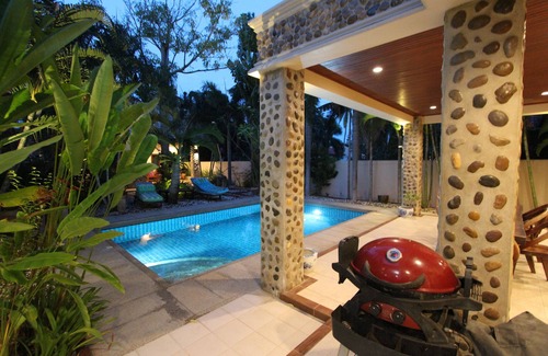 Pranburi Villa | 4 BEDROOM GARDEN VILLA NEAR BEACH