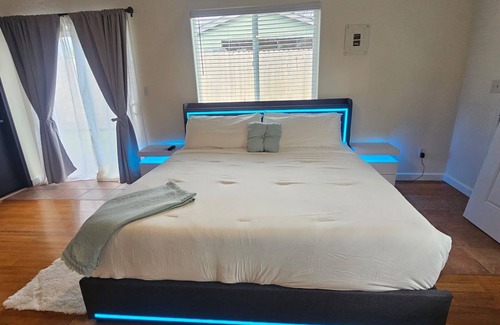 Redway House | 4-bedroom house in marvelous Redway with AC