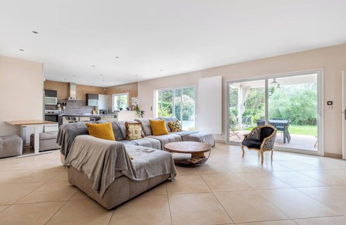 Gradignan House | 4-bedroom house with pool