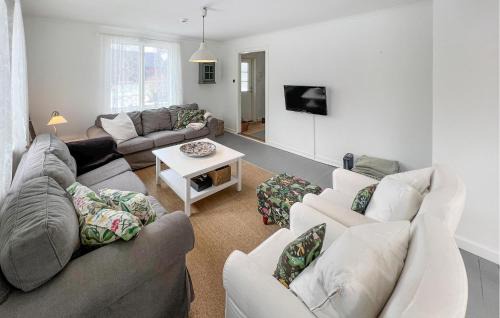 Hallsberg Municipality House | 4 Bedroom Stunning Home In Närkesberg