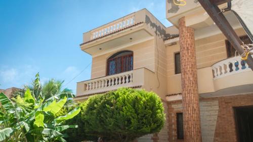 Al-'Amriyah Villa | 4 Bedroom superior family villa with private pool, 5 min from beach Abu Talat