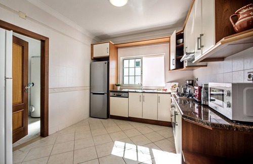 Correeira Villa | 4 Bedroom Villa Private Pool + Free WIFI + BBQ in Albufeira Center