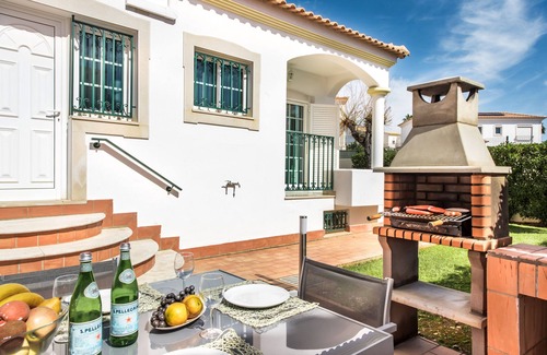 Correeira Villa | 4 Bedroom Villa Private Pool + Free WIFI + BBQ in Albufeira Center