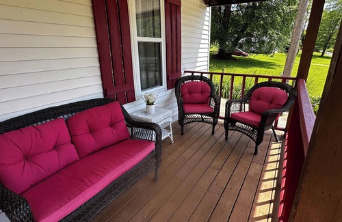 Moatsville House | 4 bedroom Waterfront Mountain River Home in Arden, West Virginia. Sleeps 10.