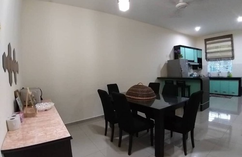 Bukit Gapam House | 4 bedrooms fully aircond Achutra Guesthouse