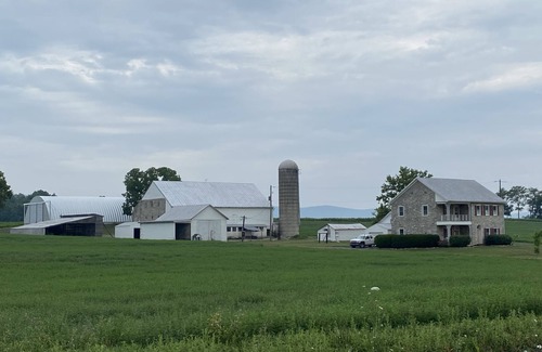 Newville House | 4 BR Barndominium by the mountains 15 min from Carlisle